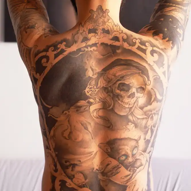 Rückentattoo - Totenkopf Motiv Mann